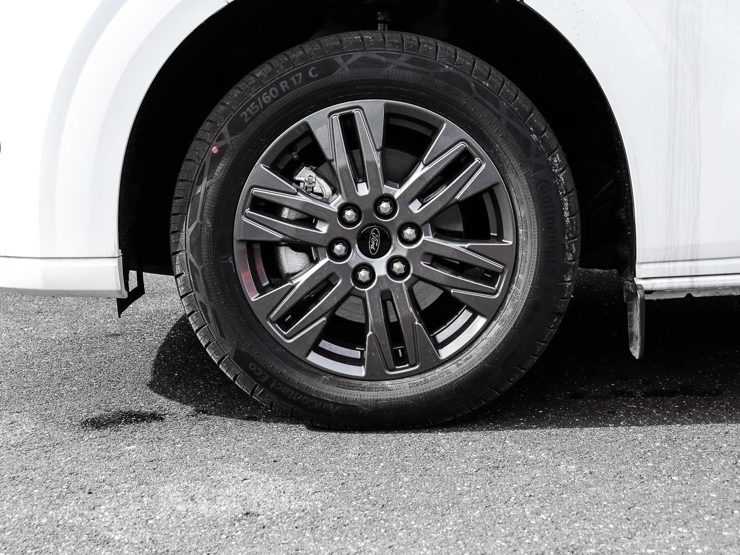 Ford Tourneo Custom Titanium L1 170PS Auto. Standheiz imagem 3