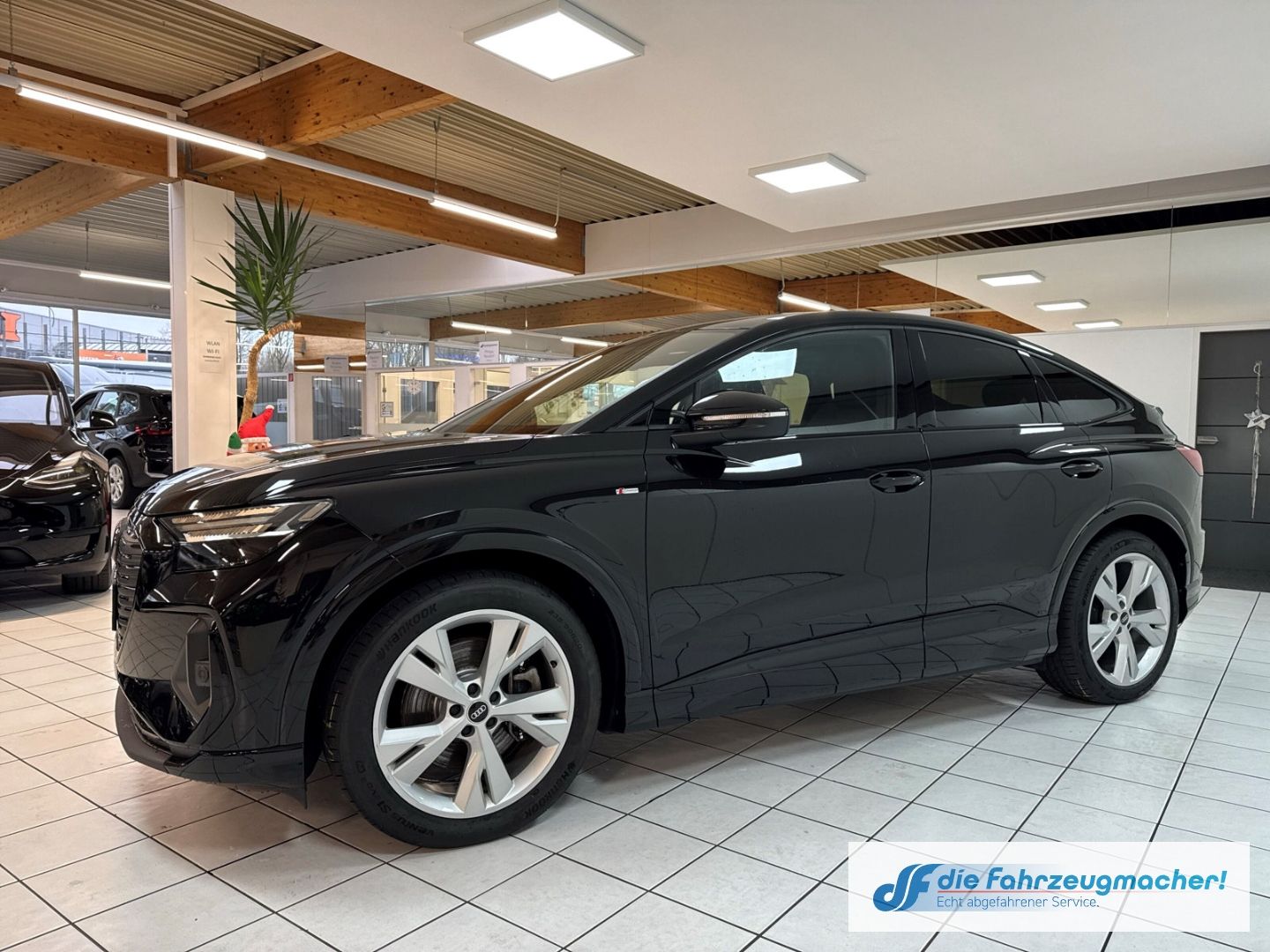 Fahrzeugabbildung Audi Q4 e-tron Sportback 40 Sportpaket AHK-klappbar N