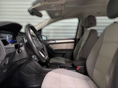 Fahrzeugabbildung Volkswagen Touran 1.5 TSI Comfortline --ACC/AHK/STHZG/17LM
