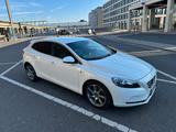 Volvo V40 D4 Ocean Race mit leichtem Karosserieschaden