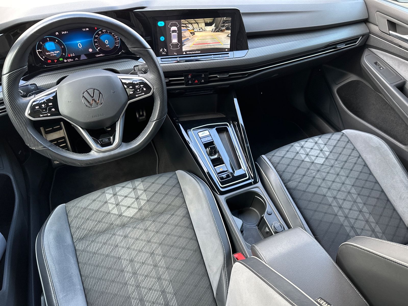 Fahrzeugabbildung Volkswagen Golf Variant R-Line NAV+LED+AHK+KAMERA+ACC+18ZO