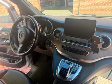 Mercedes V 220 - 10