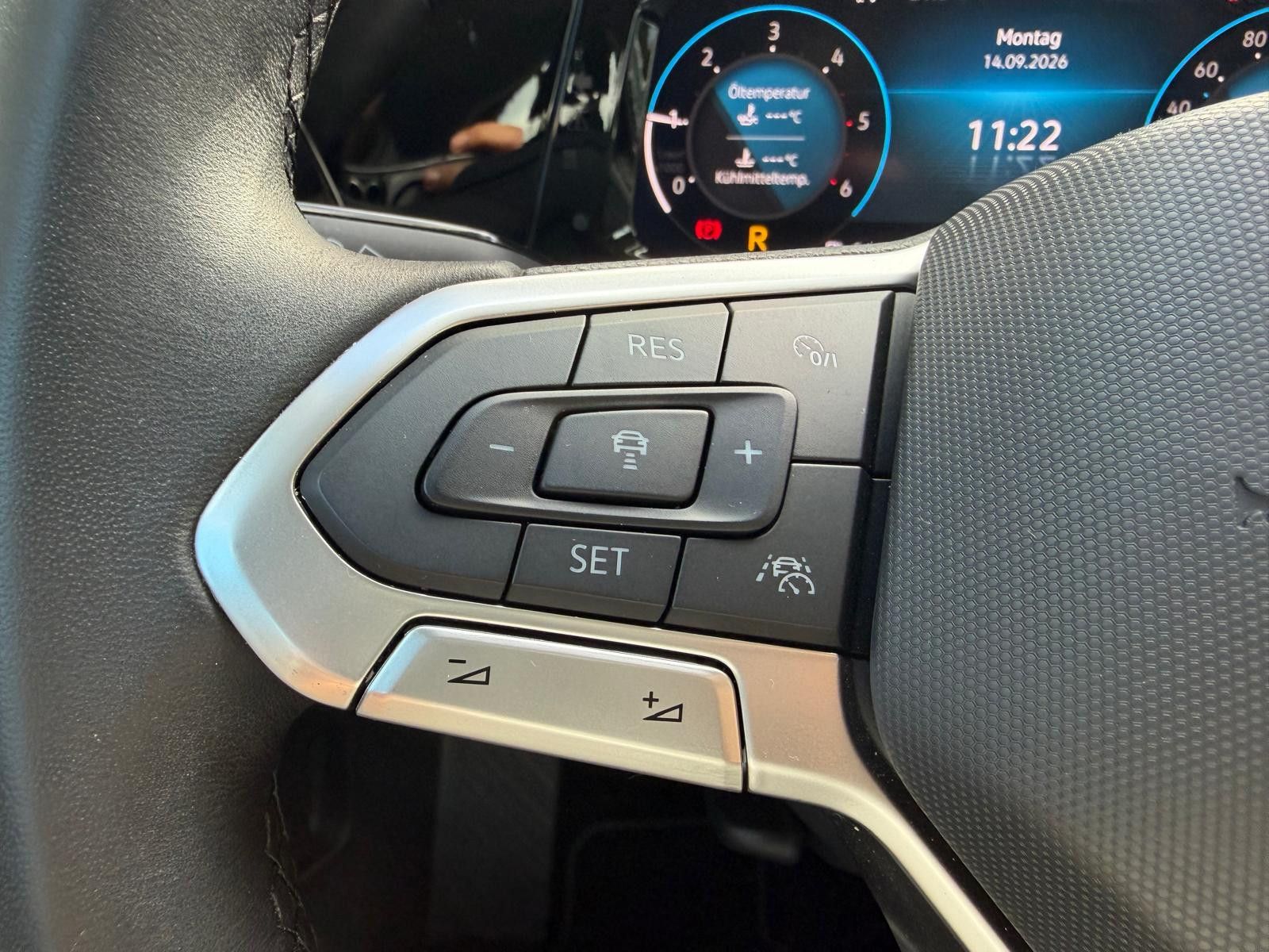 Fahrzeugabbildung Volkswagen Golf 2.0 TDI Style DSG >ALCANT+MEMO+LED+SHZ+ACC+