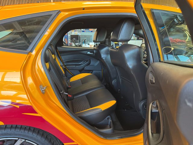 MYAUTOCENTER – Gebraucht- und Jahreswagen mit Werkstattservice in Pfaffenhofen Ford Focus *RECARO*SPORT*SitzHZ*2-ZONEN*TÜV 0127*