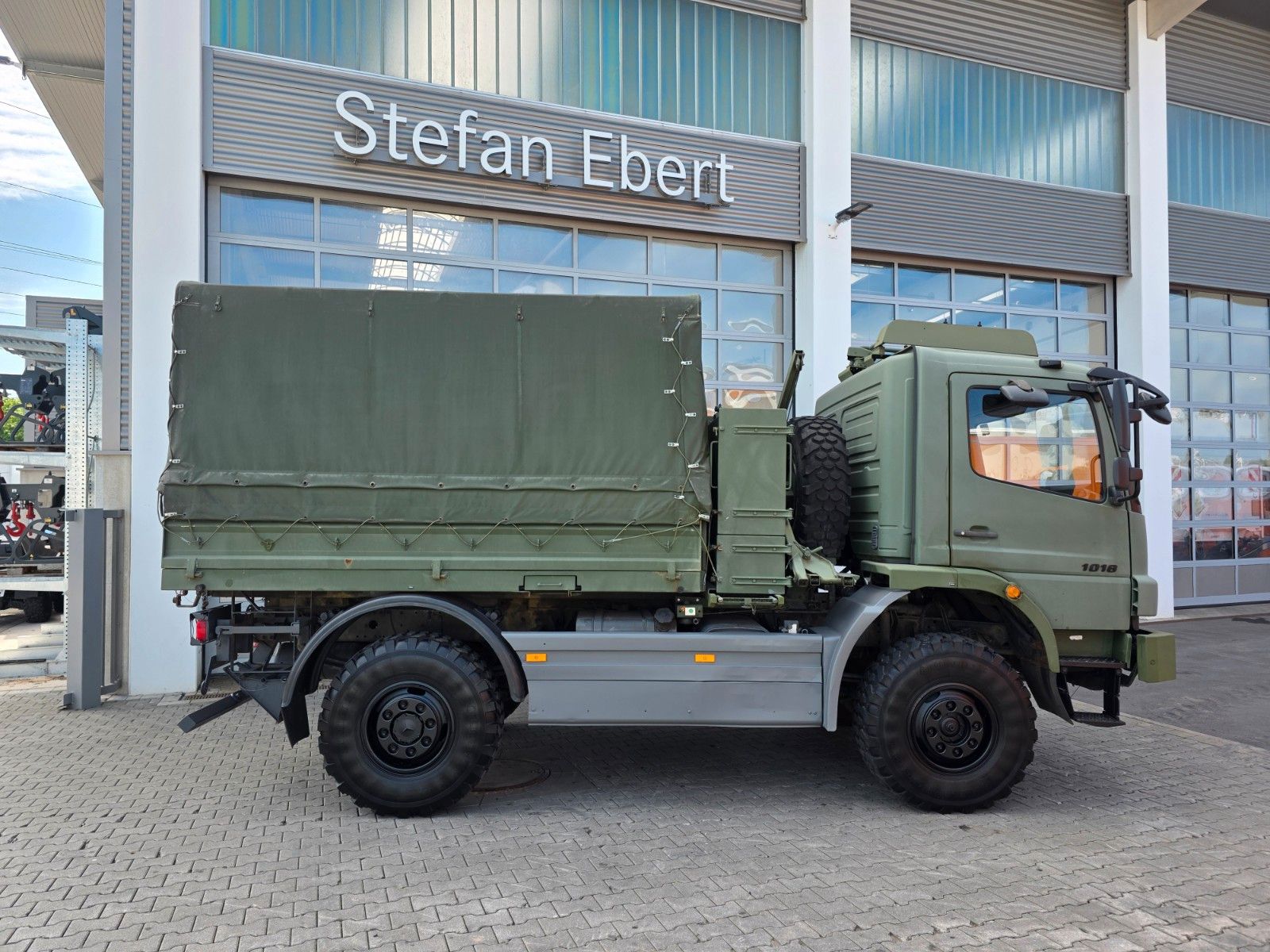 Fahrzeugabbildung Mercedes-Benz Atego 1018 A 4x4 Pritsche Plane mehrfach vorh.