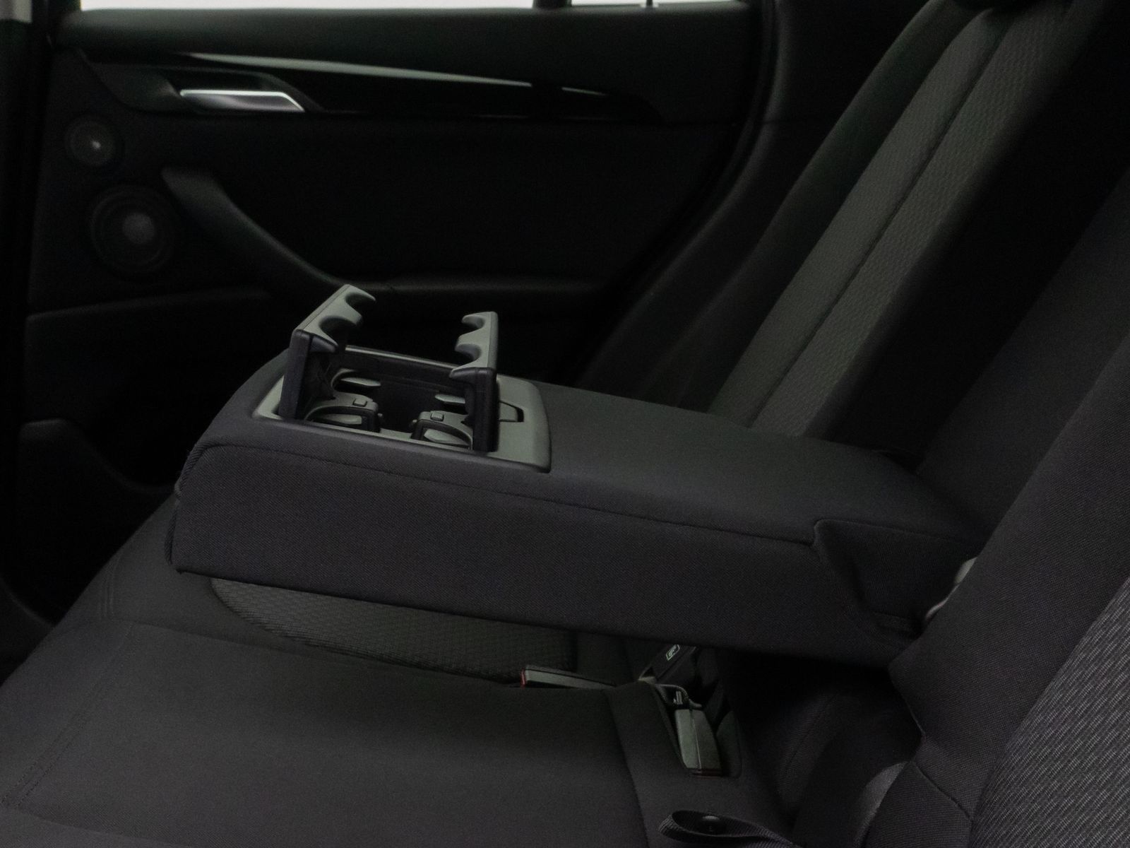 Fahrzeugabbildung BMW X1 xD25e AHK Navi+ HUD DAB H/K Komfort Sport LED