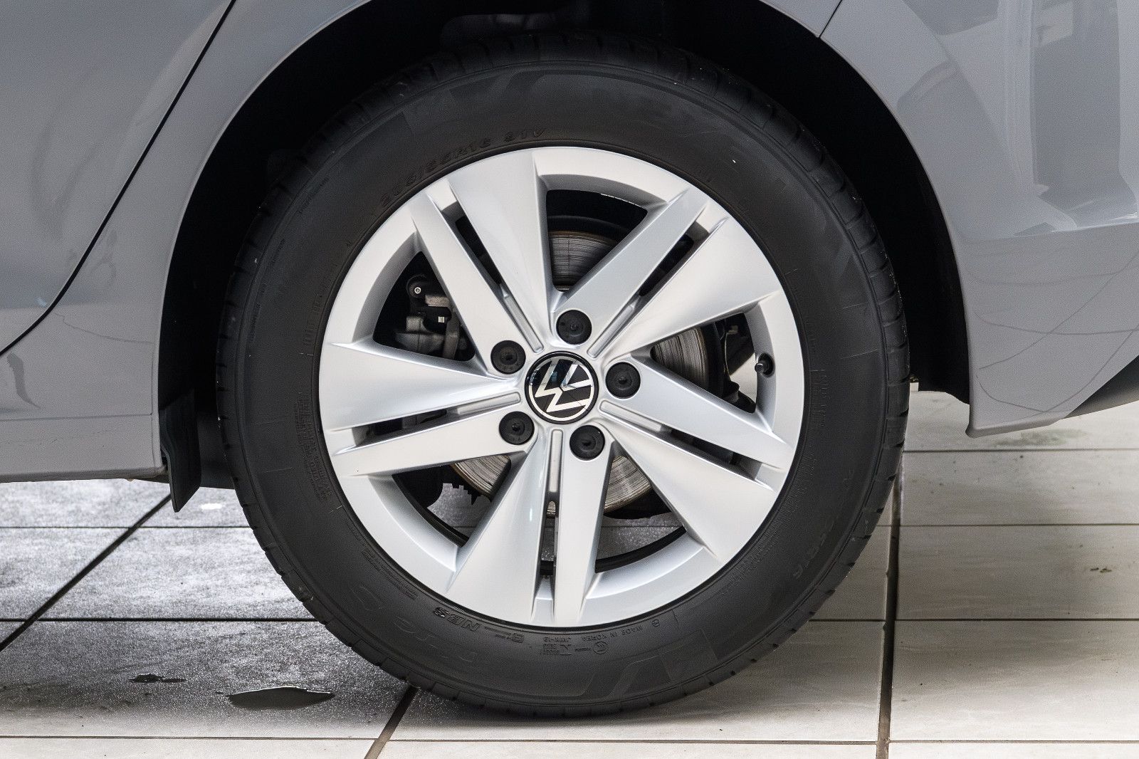 Fahrzeugabbildung Volkswagen Golf VIII Life +STHZ+LED+SHZ+NAVI+PANO+HEADUP