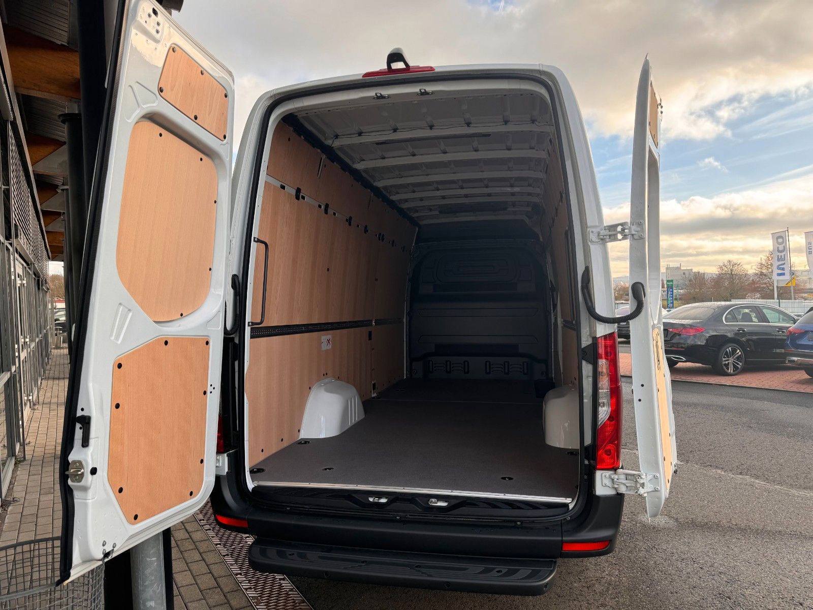 Fahrzeugabbildung Mercedes-Benz Sprinter 319 CDI 4325 Klimaautom Kamera LED