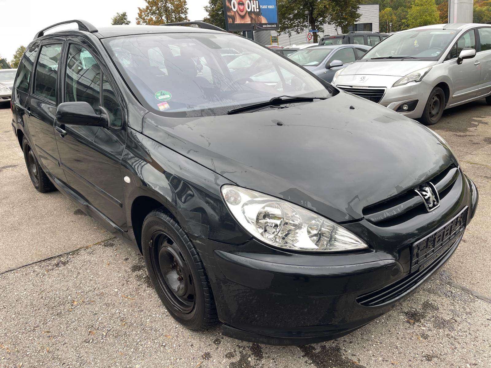 Peugeot 307 2004 — rear view