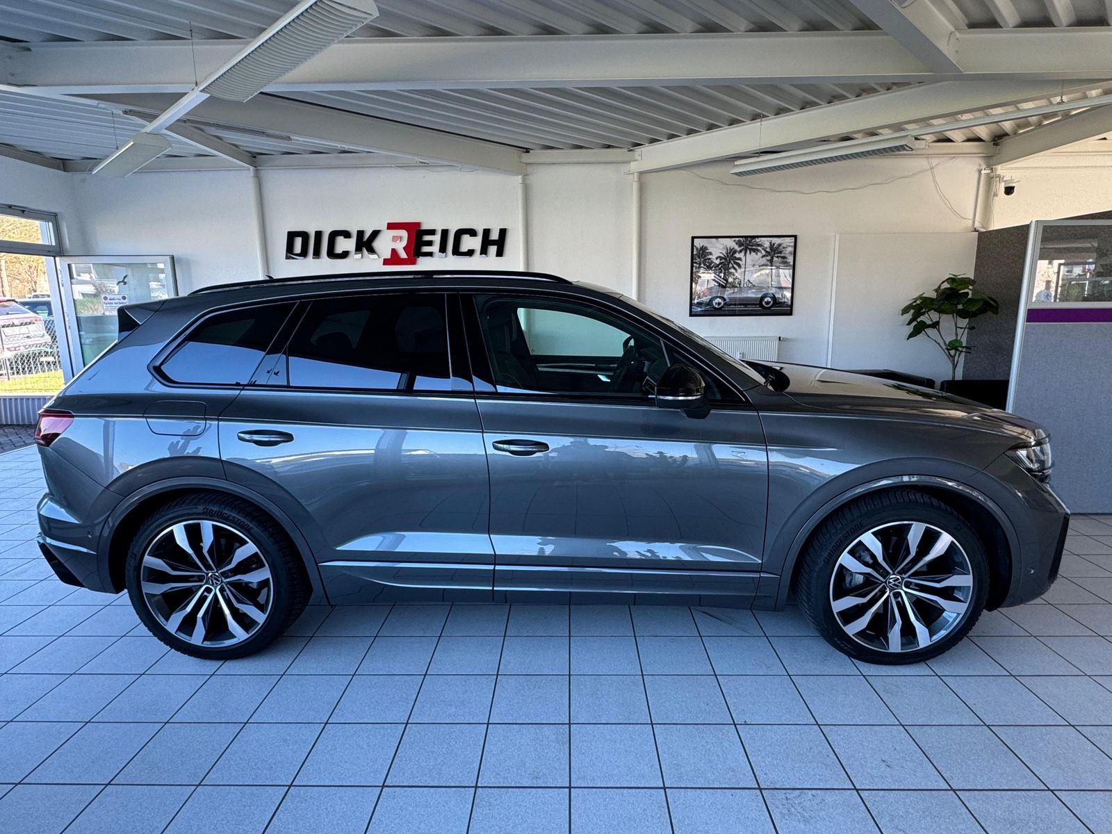 VW Touareg 3.0 TDI 4M R-Line Komfort-Paket UPE 111T - Image 8
