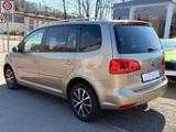 Volkswagen Touran Steuerkette & Insp. Neu Klima Sitzheizung - gebrauchte VW Touran aus dem Jahr 2012