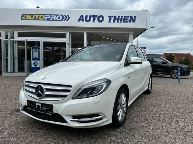 Mercedes-Benz B 180 AHK/BiXenon/Pano/Navi/SHZG/GJR