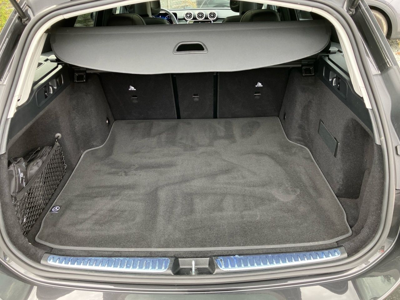 Fahrzeugabbildung Mercedes-Benz C 180 T AMG+NIGHT+PANO+AHK+LENKRADHEIZ+AMBIENTE+