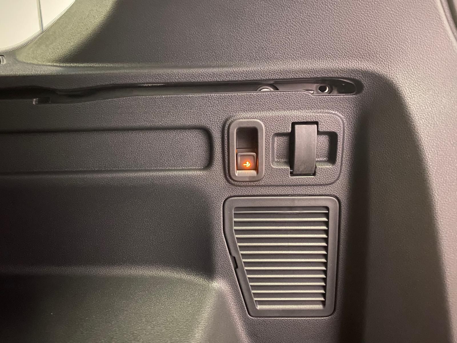 Fahrzeugabbildung Volkswagen Touran 1.5 TSI R-LINE COMFORTLINE DSG+ACC+AHK