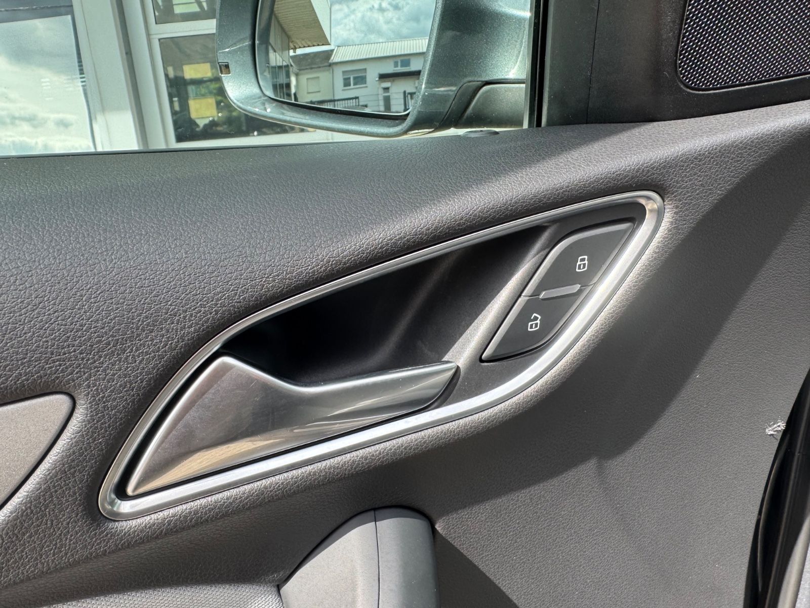 Fahrzeugabbildung Audi Q3 2.0 TDI quattro S-Tronic/SHZ/ALU/TÜV-NEU/