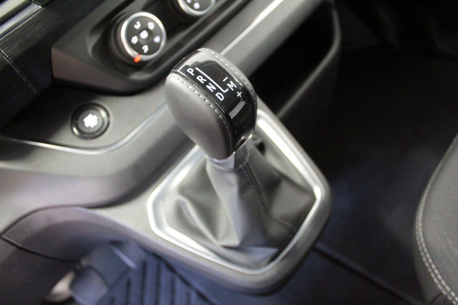 Fahrzeugabbildung Renault Trafic Blue dCi 150 EDC Life*Automatik*9-Sitzer*