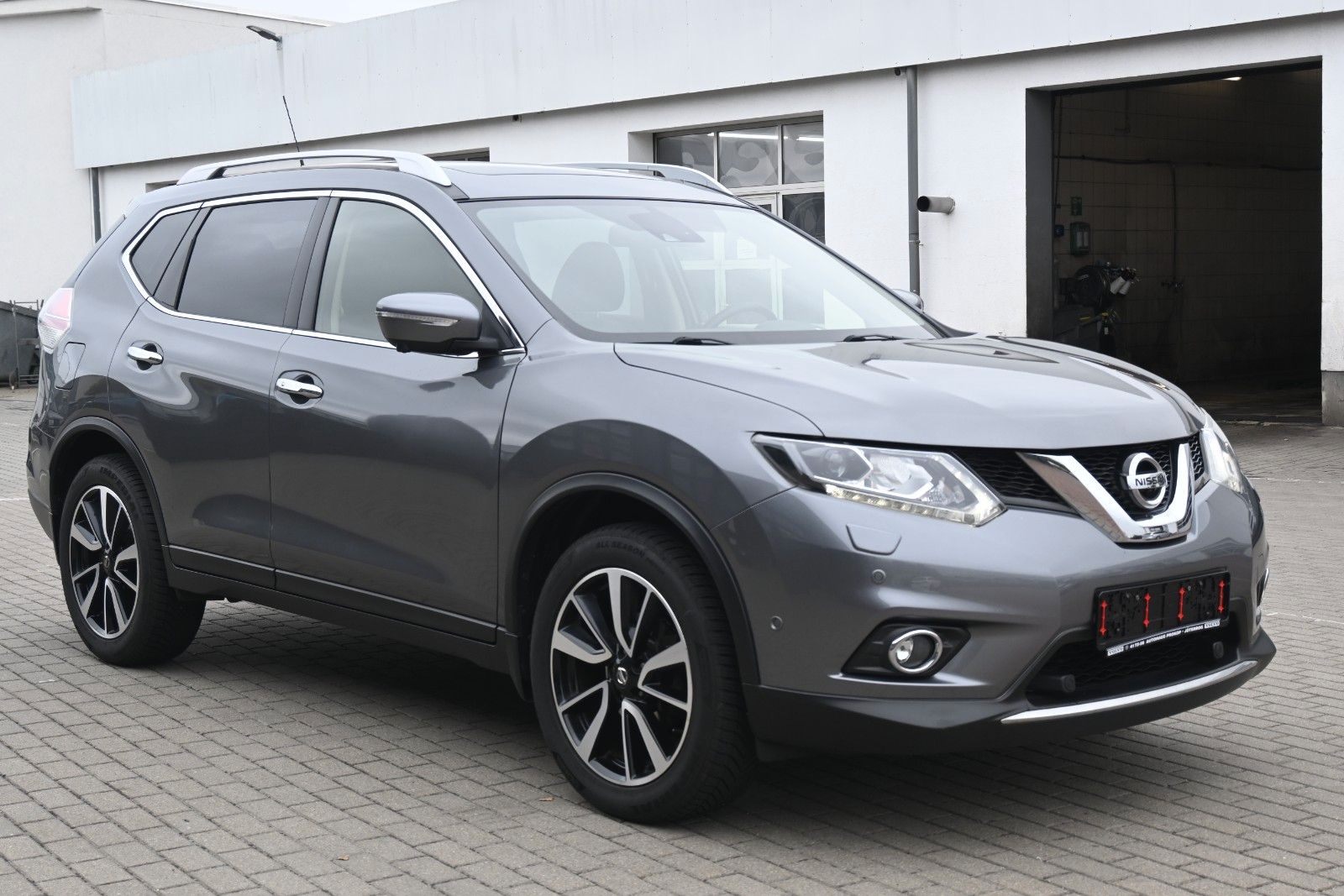 Fahrzeugabbildung Nissan X-Trail  1.6 DIG-T Schalter Tekna 4x2*360°*Pano
