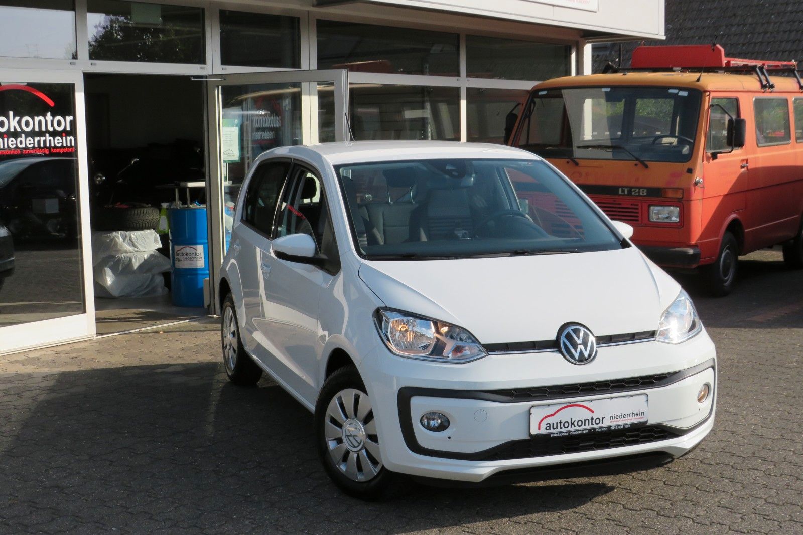 Fahrzeugabbildung Volkswagen up!  SITZHEIZUNG KLIMA 4-TÜREN NEBEL GJ 1.H