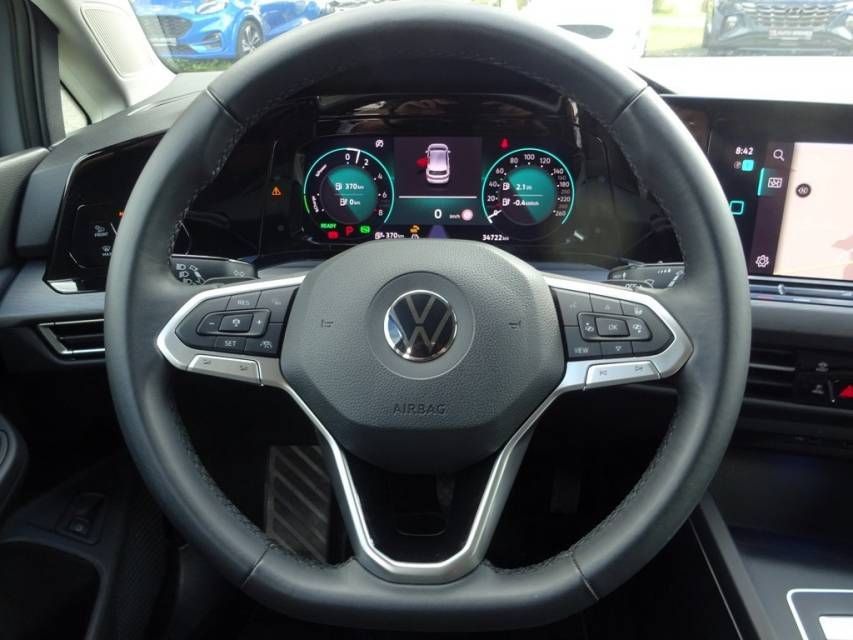 Fahrzeugabbildung Volkswagen Golf VIII 1.4 eHybrid Style  8-fach bereift