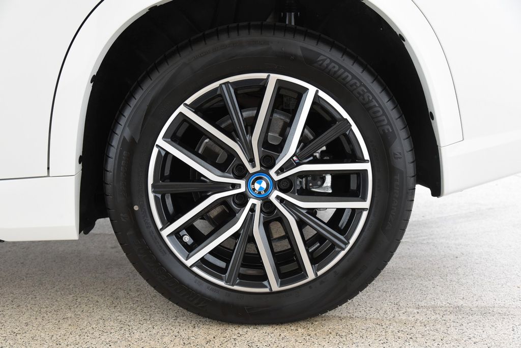 BMW iX1