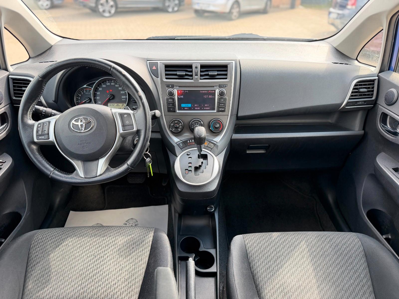 Toyota Verso-S 2011 — photo 11