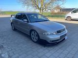 Audi A4 1,8T Automatik, Luftfahrwerk - Audi A4 aus 2000: 1.8