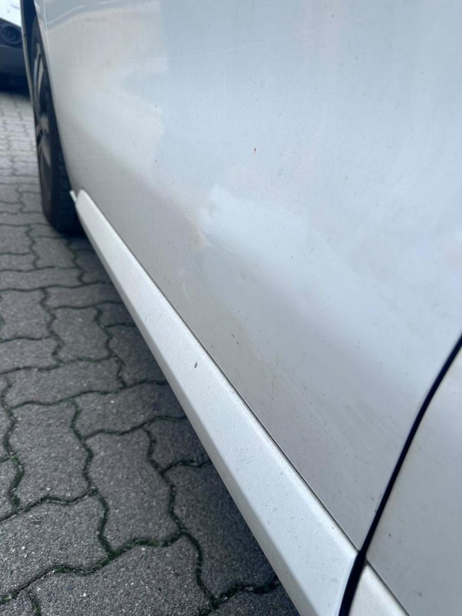 Volkswagen Golf 2009 — салон
