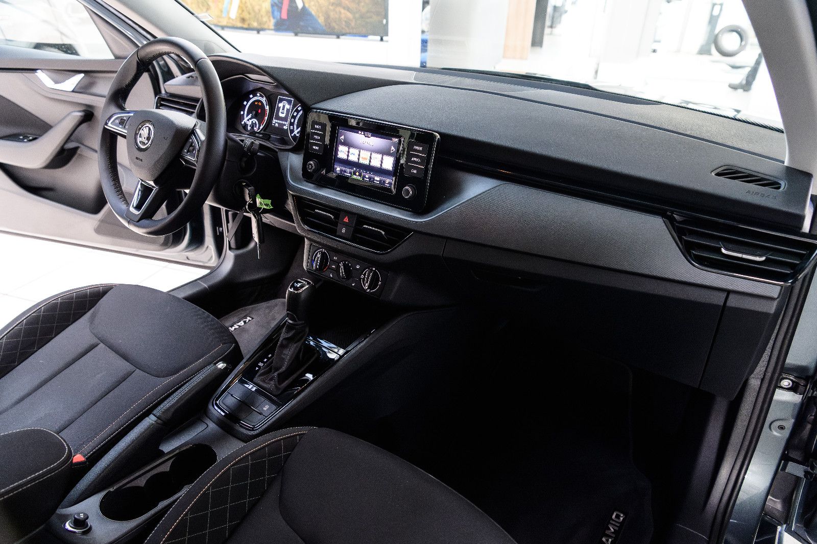 Fahrzeugabbildung SKODA Kamiq Ambition 1.0 DSG LED+AHK+SHZ+GRA