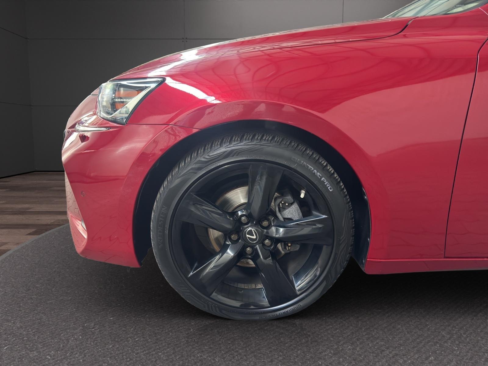 LEXUS IS 300H 2.5 HYBRIDE 181ch - GPS - PHARES LED - SIÈGES CHAUFFANTS - ANGLE MORT
