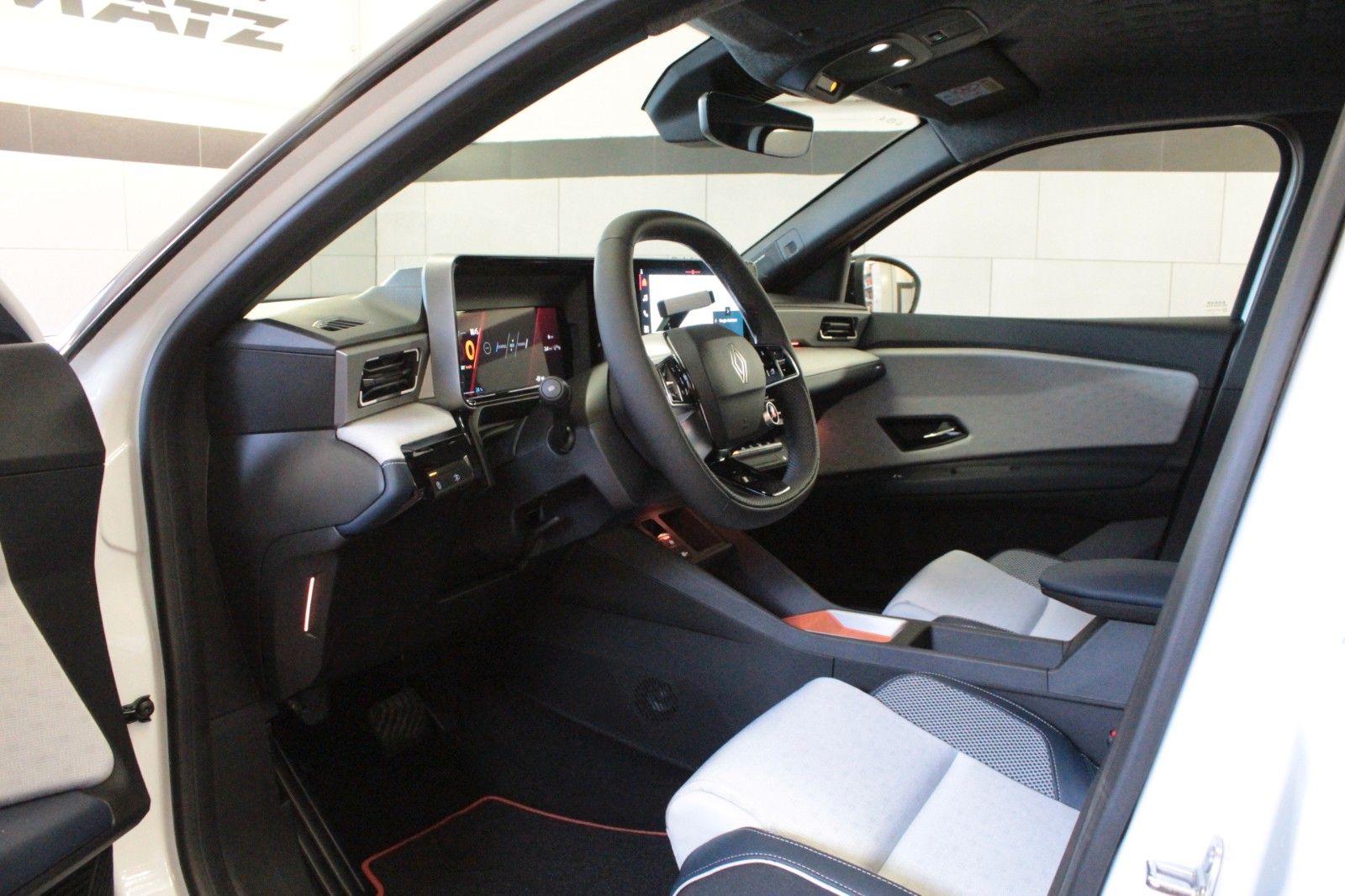 Fahrzeugabbildung Renault R 5 E-Tech 150 Comfort Range Rolland-Garros