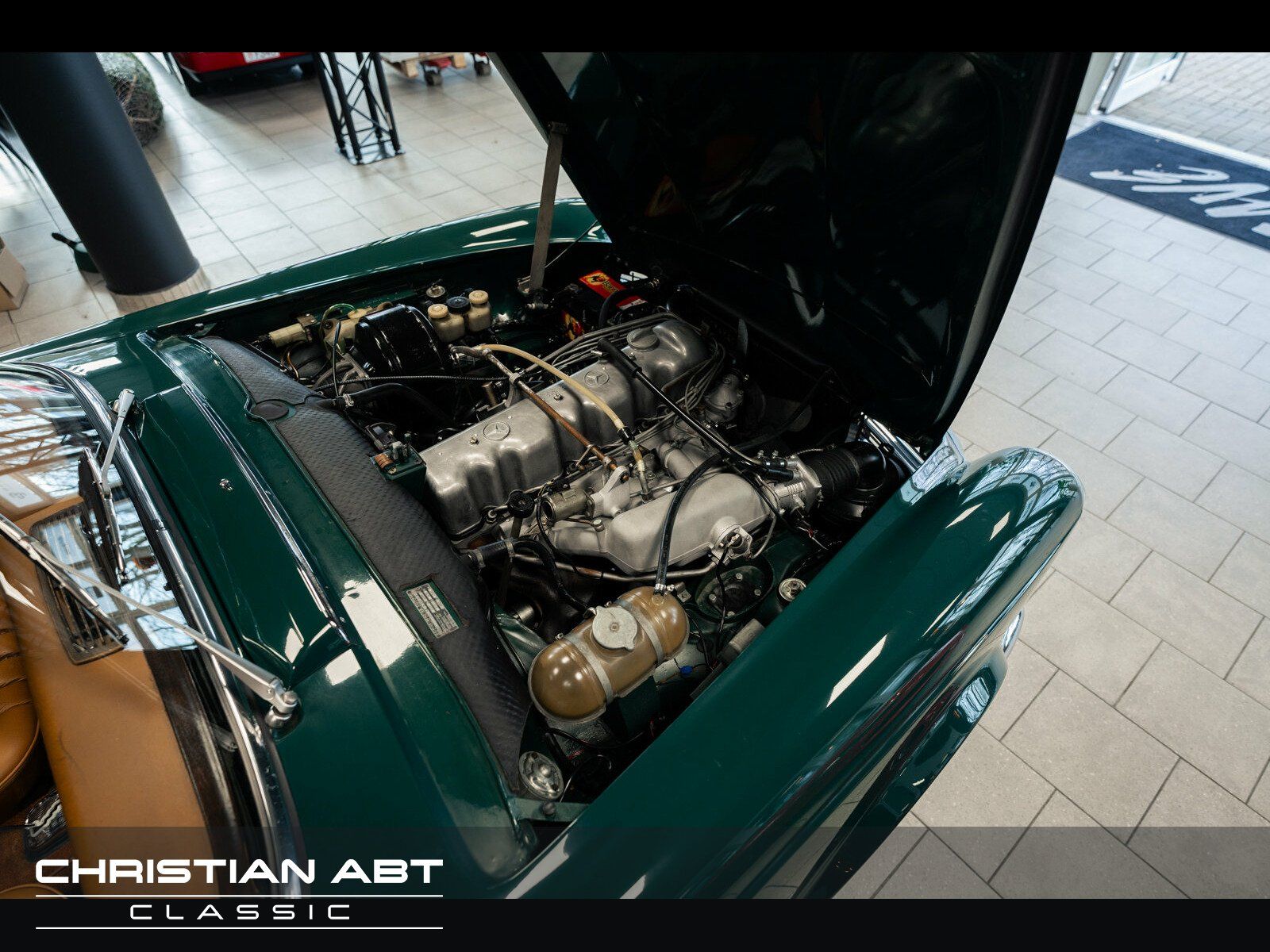 Fahrzeugabbildung Mercedes-Benz SL 280 Pagode