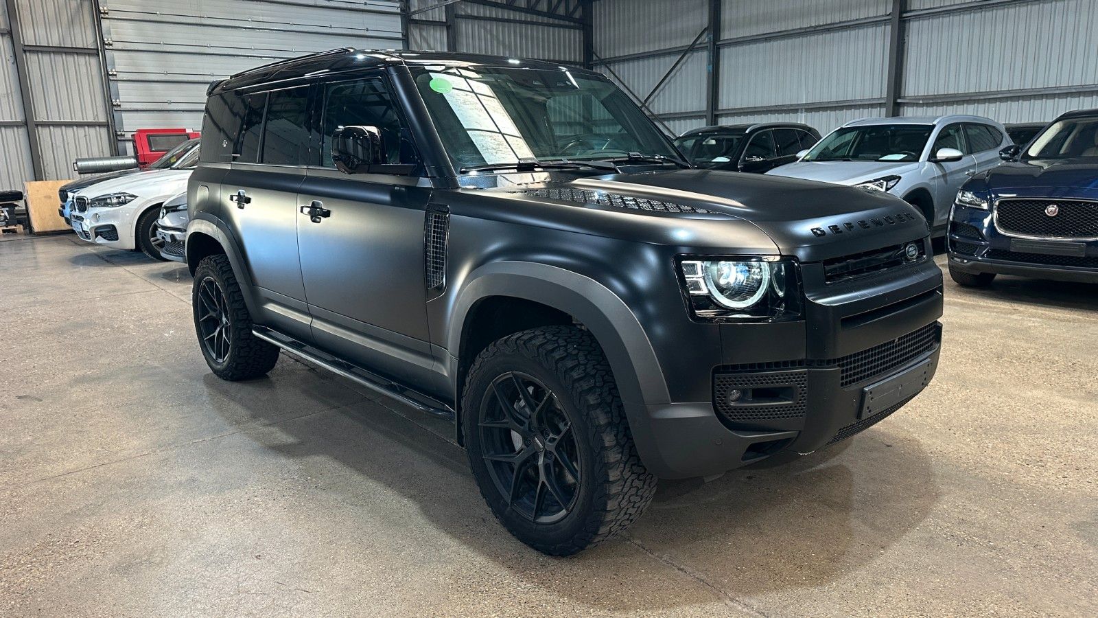Land Rover Defender 110 SE MHEV P400 X-Dynamic imagem 3
