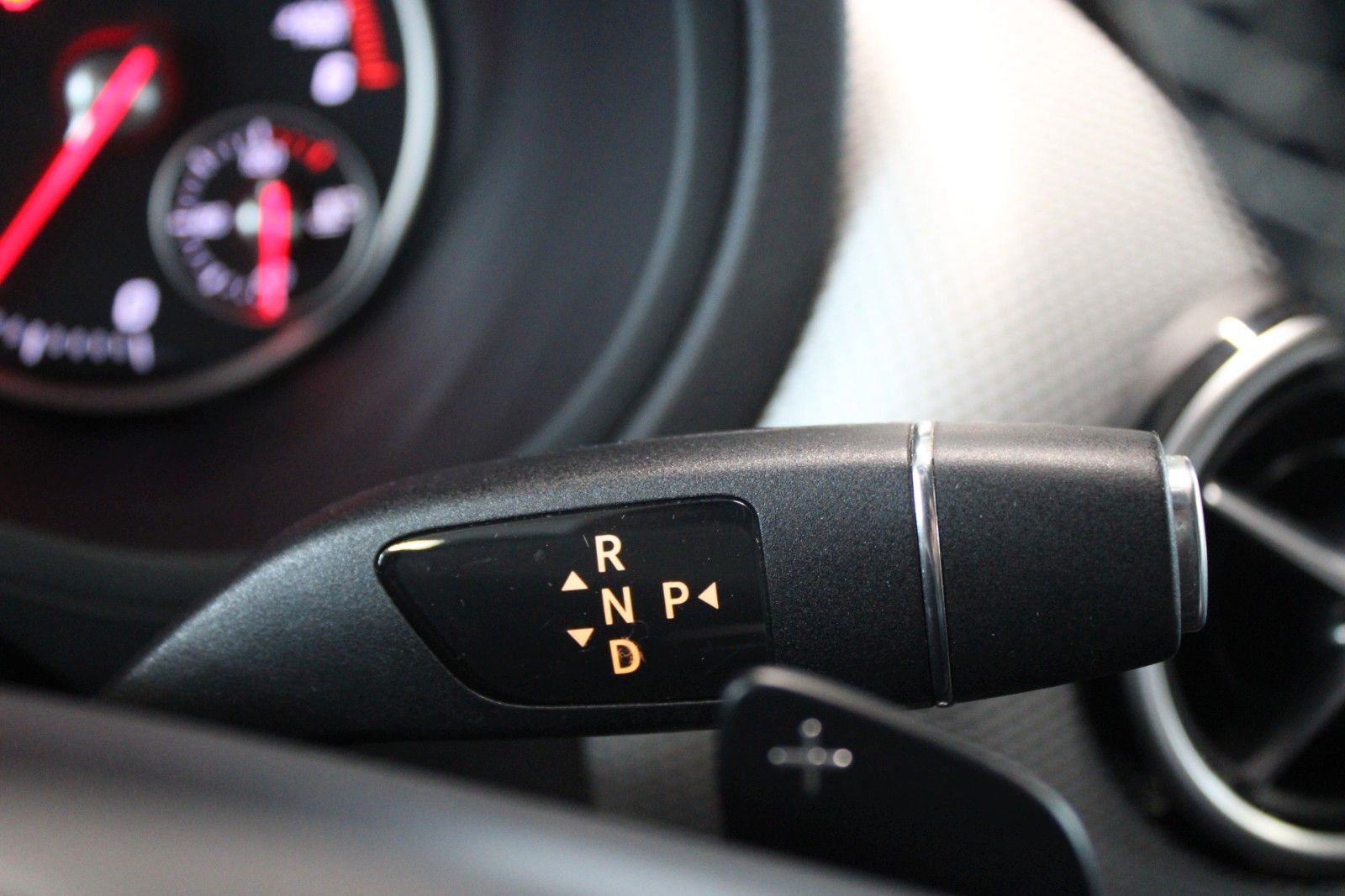 Fahrzeugabbildung Mercedes-Benz B 180 CDI Urban NAVI + PANORAMADACH + AHK
