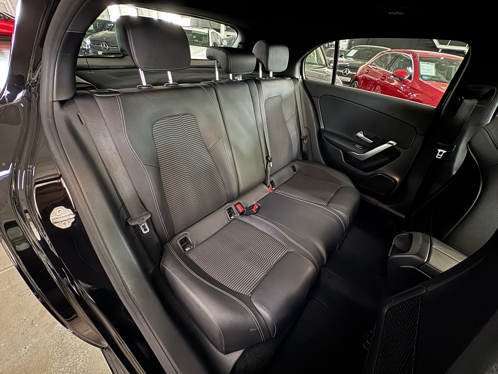 Fahrzeugabbildung Mercedes-Benz A 180 d PROGRESSIVE SPORTPAKET LED NAVI MBUX +