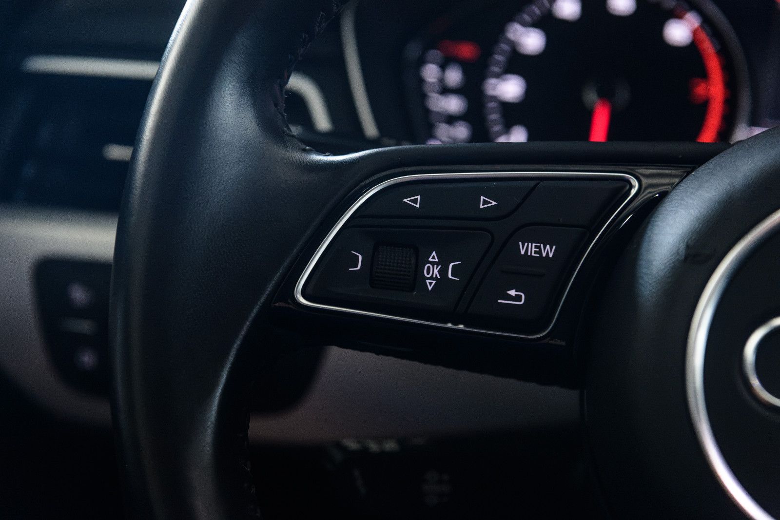 Fahrzeugabbildung Audi A4 Avant sport +LED +MICHELIN