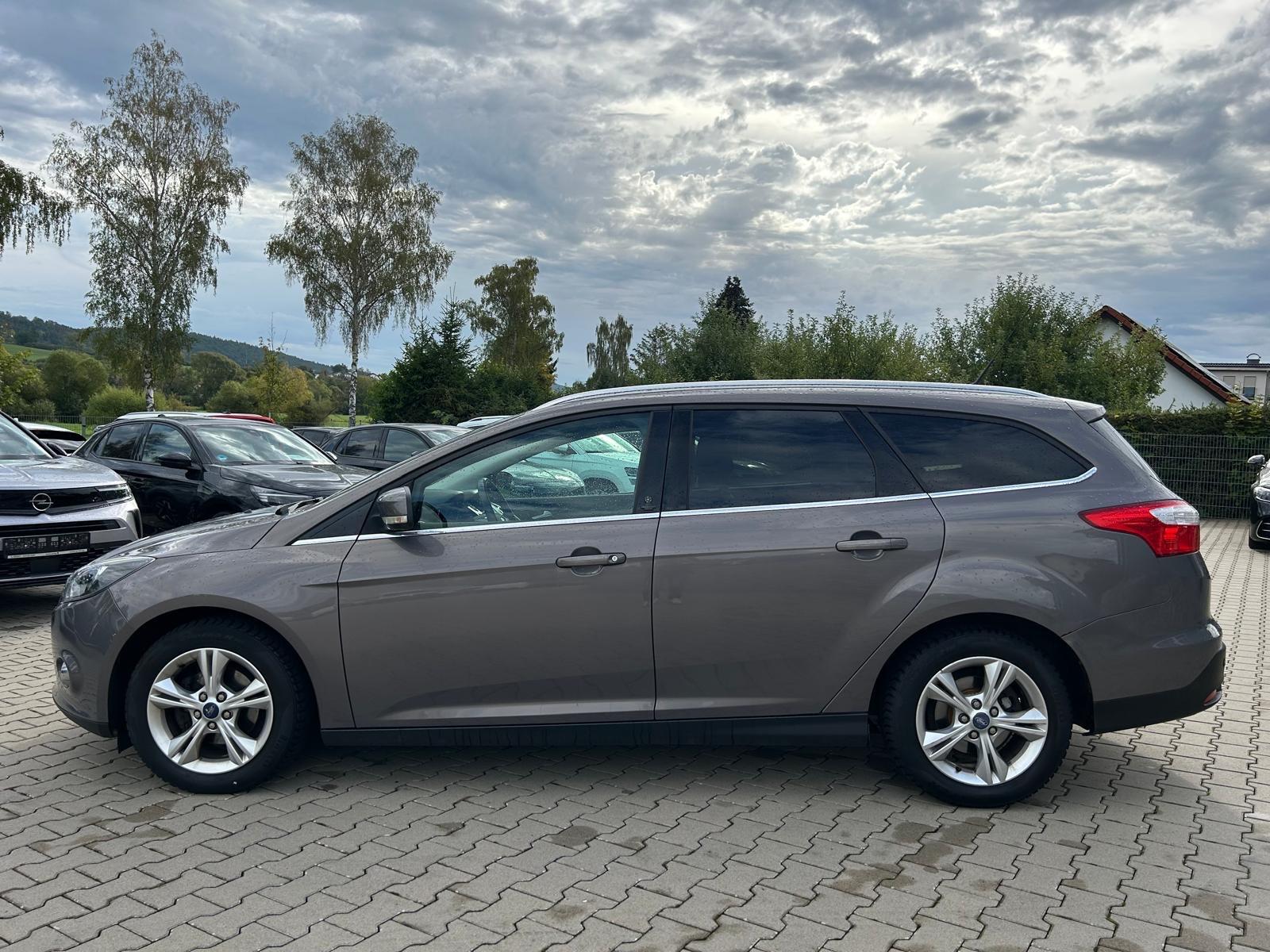 Ford Focus 2012 — двигун 998 cm³, 125 HP (92kW)