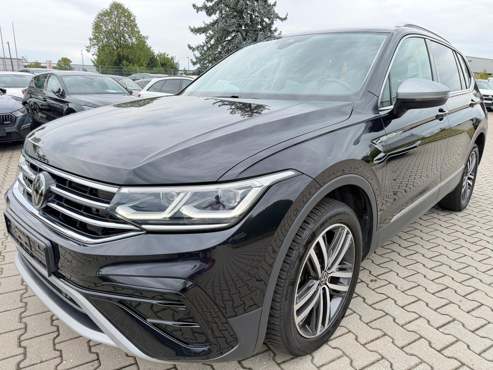 Volkswagen Tiguan Allspace Elegance 4M 7Sitze Matrix Panora