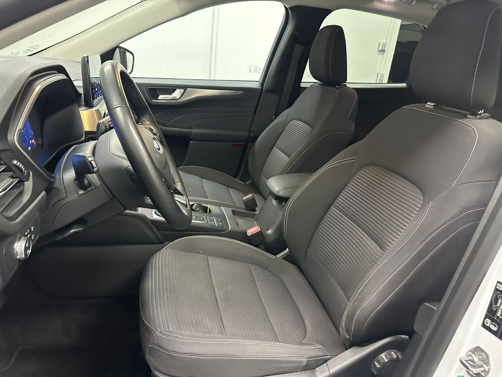 Fahrzeugabbildung Ford Kuga 2.0 4 x 4 EcoBlue Titanium AHK*WINTER-PA