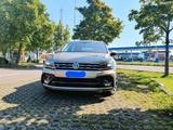 Volkswagen Tiguan 2.0 TDI SCR DSG 4MOTION R-LINE - mit Diesel-Antrieb: Gold, Vollleder