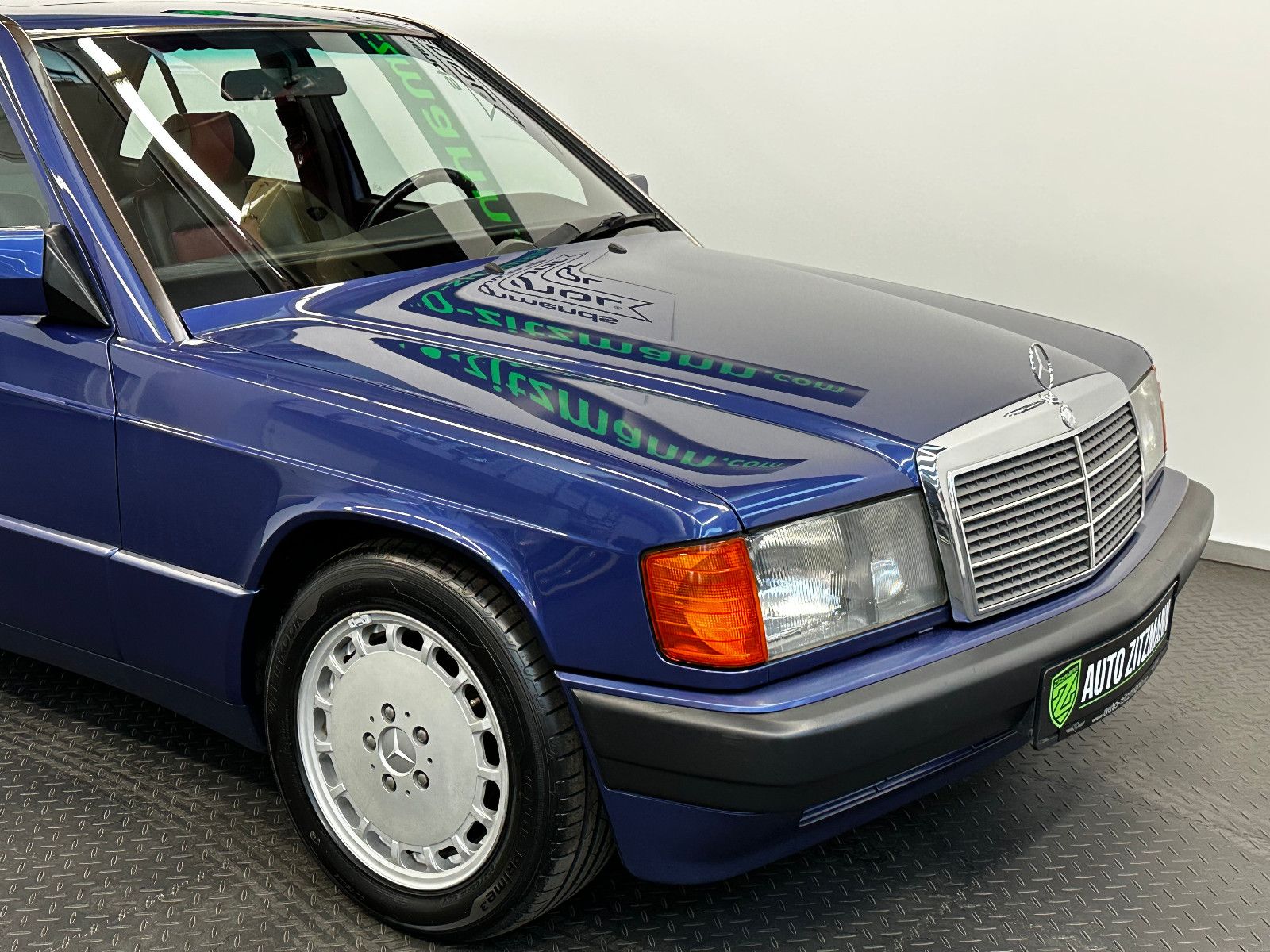 Fahrzeugabbildung Mercedes-Benz 190 E 2.3 /AVANTGARDE AZZURRO/LIMITED 1 OF 950