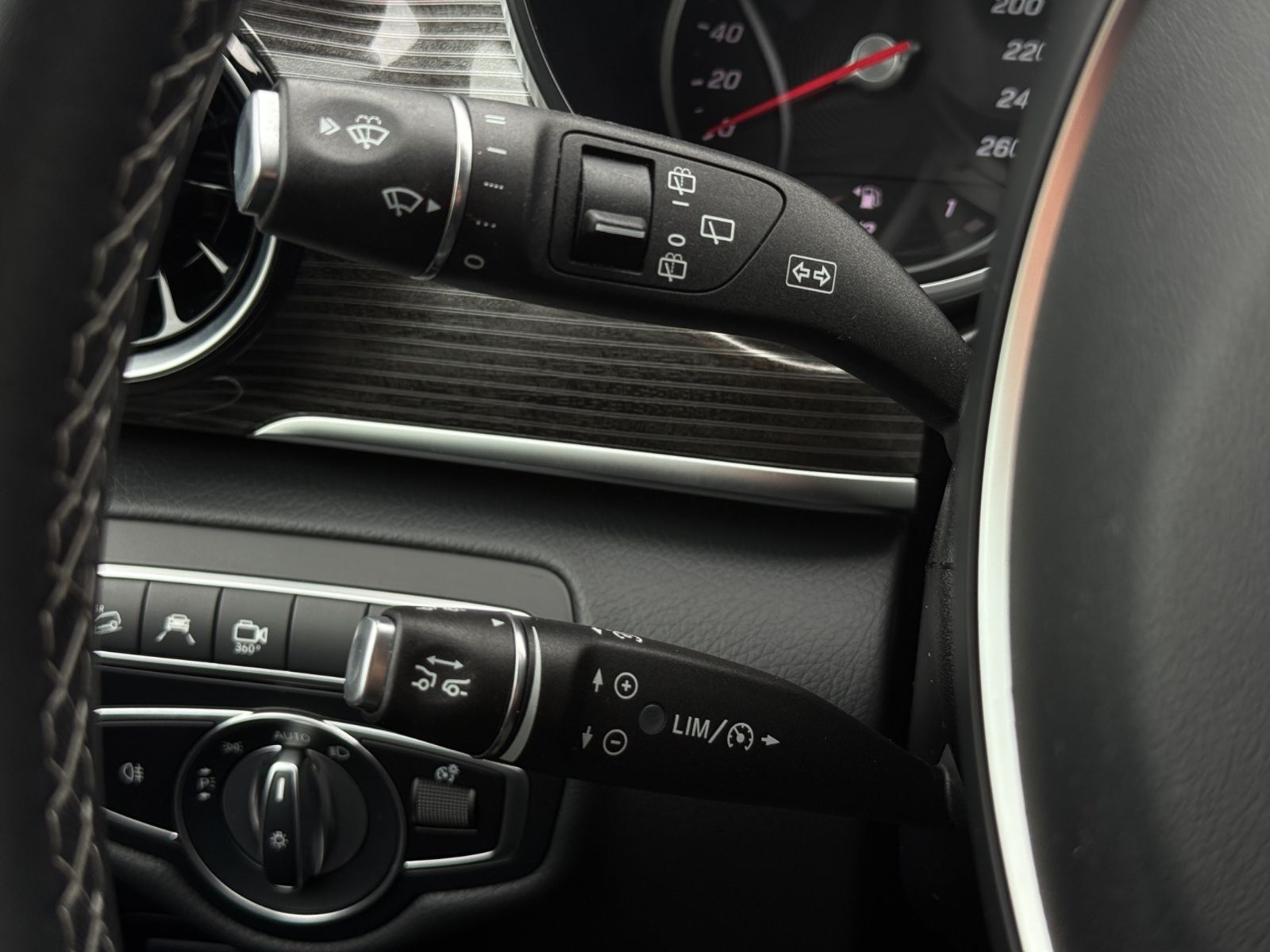 Daumennagel 19 - Mercedes-Benz V 300 d lang 4M. Avantgarde *360°CAM*AHK*DISTRON
