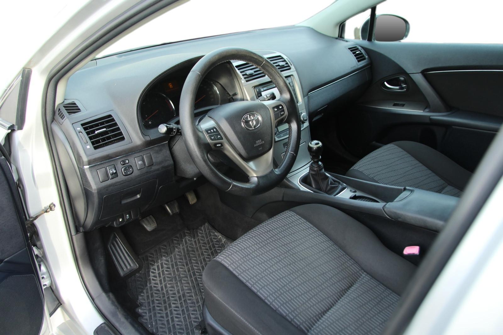 Toyota Avensis 2010 — photo 8