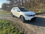 Nissan Qashqai 1.6 DIG-T Tekna , Navi+Lederausstattung  - Nissan Qashqai mit Benzin-Antrieb: Limousine