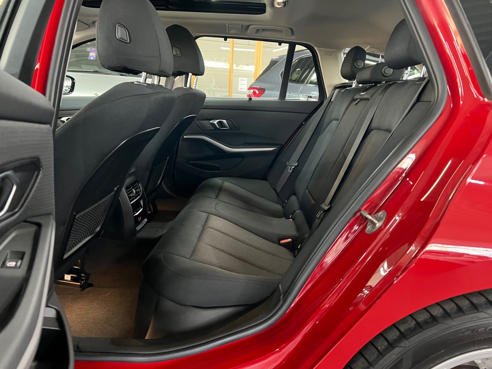 BMW 318 d Touring Facelift+Curved+Assistant+Panroama foto 24