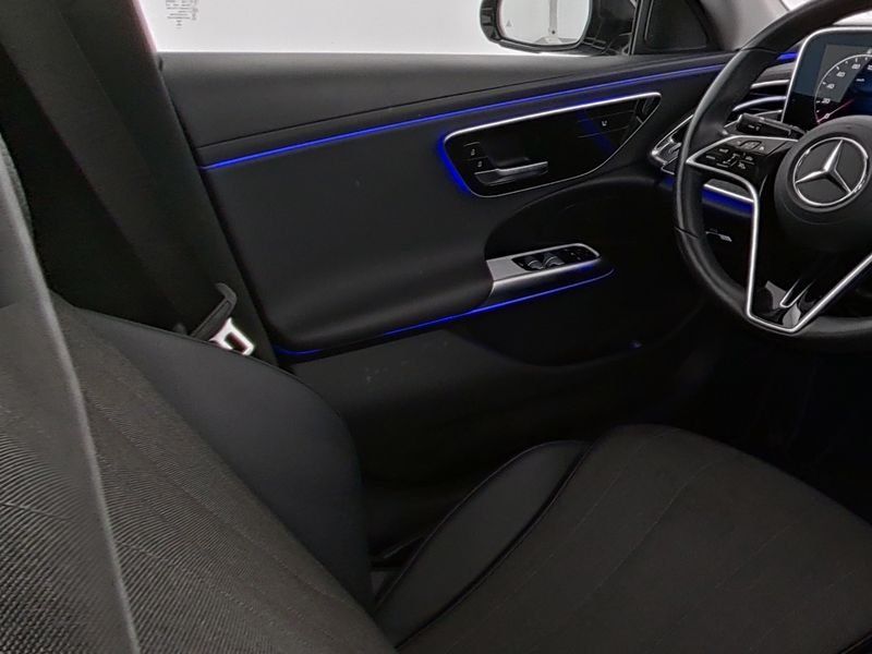 Fahrzeugabbildung Mercedes-Benz E 220 d AVANTGARDE*Pano*Distro*Totwink*CarPlay*