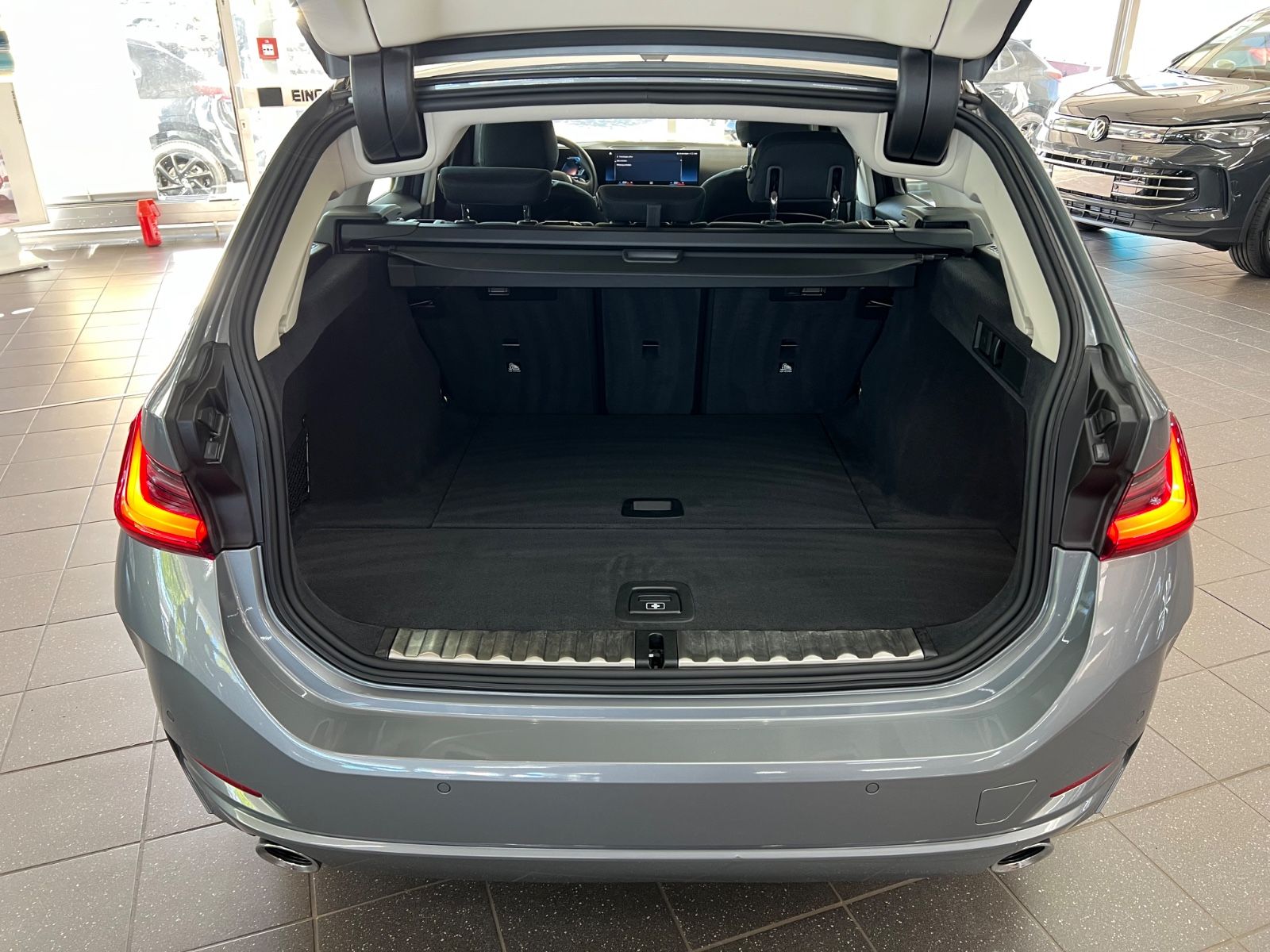 BMW 320 d xDrive Touring III DRIVING ASSISTANT III foto 10