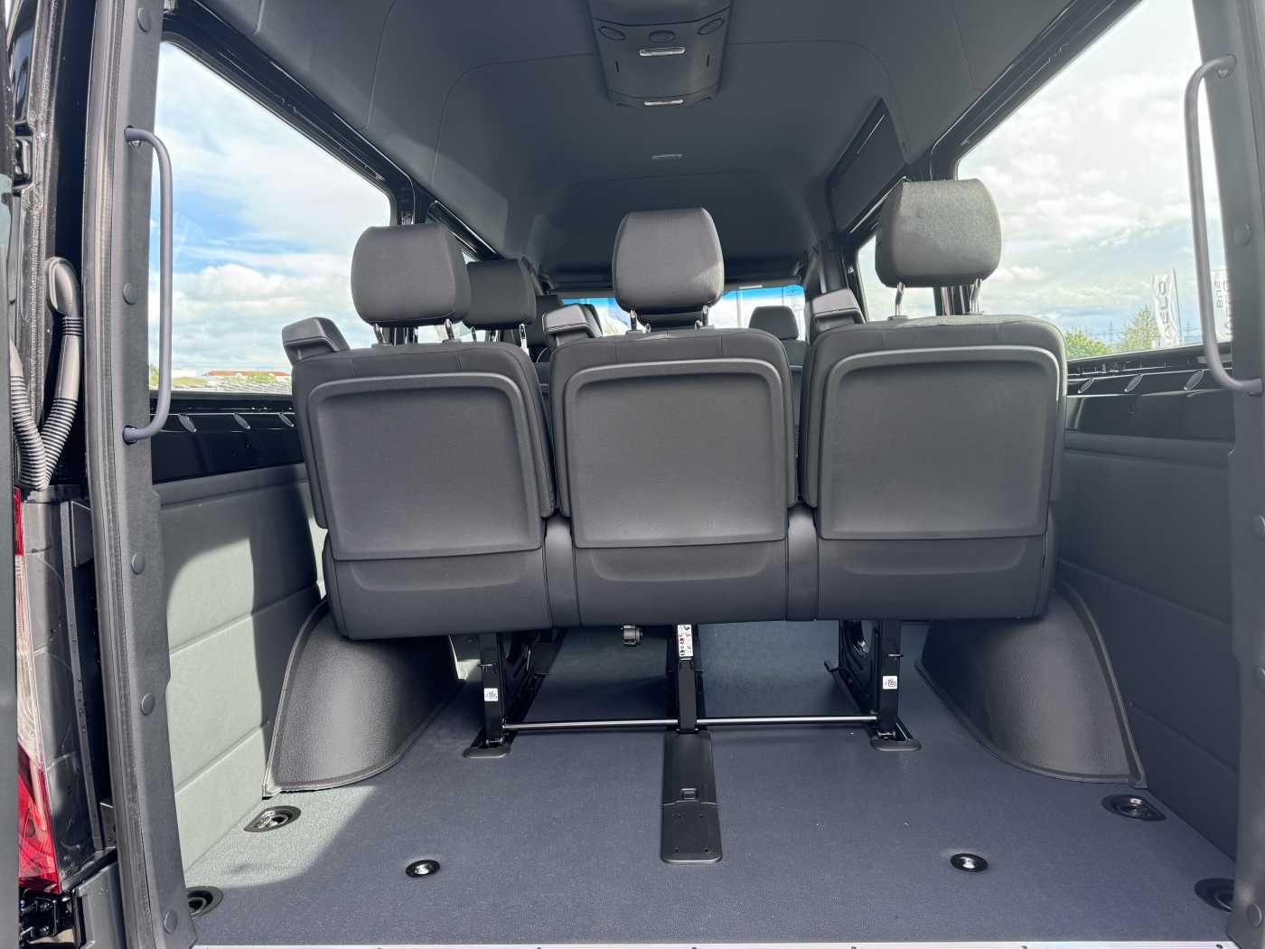 Fahrzeugabbildung Mercedes-Benz Sprinter 319 CDI 4x4 Tourer AHK Dachklima LED
