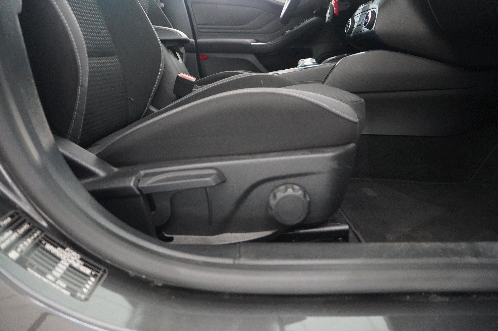 Fahrzeugabbildung Ford Focus Turnier 1.5D COOL & CONN. NAVI/LED/KAMERA