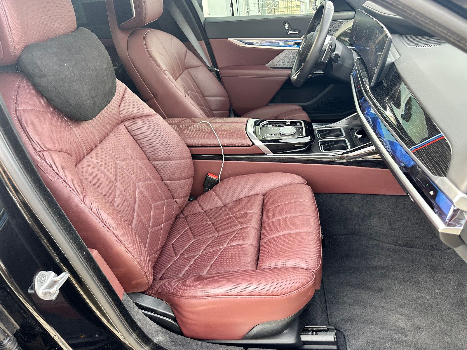 Fahrzeugabbildung BMW 740d LANG xDRIVE M SPORTPAKET*VOLL*