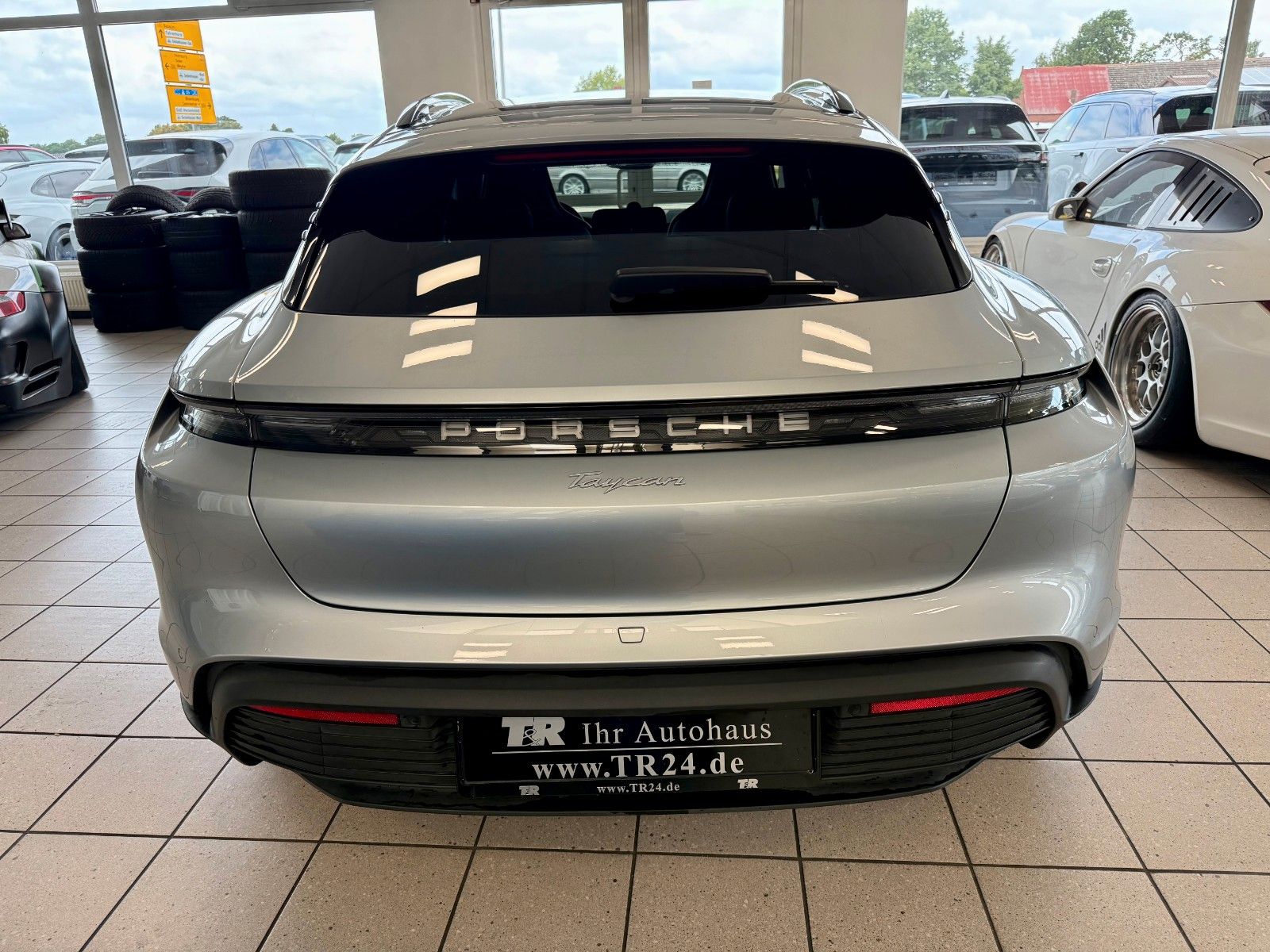 Fahrzeugabbildung Porsche Taycan Sport Turismo Performance/Luftferderung